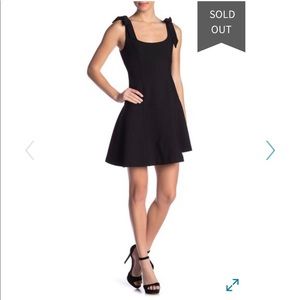 Cinq à sept US8 Black dress New with tag